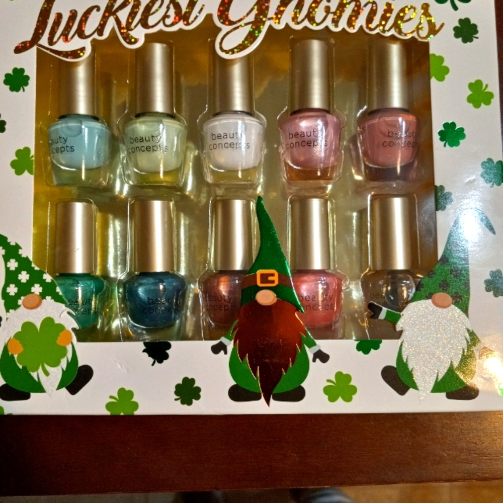 BEAUTY CONCEPTS " LUCKIEST GNOMIES 10 bottle Nail polish set